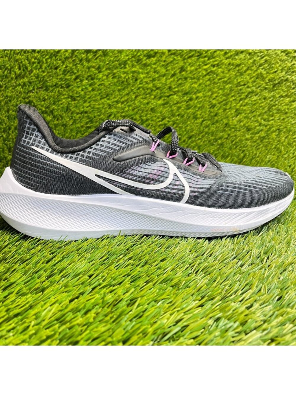 Nike Air Zoom Pegasus 39 Mens Size 10 Black White Running Walking Shoes Sneakers